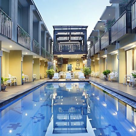 Devata Suites And Residence Легиан Экстерьер фото