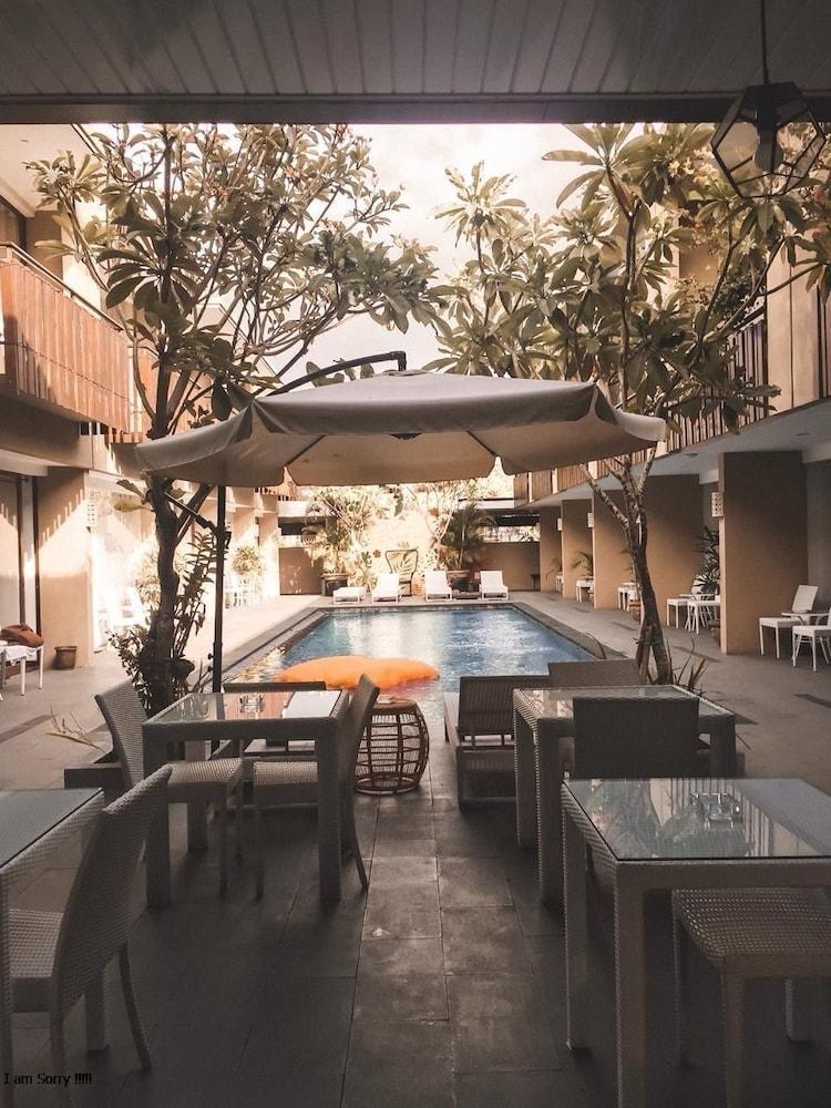 Devata Suites And Residence Легиан Экстерьер фото