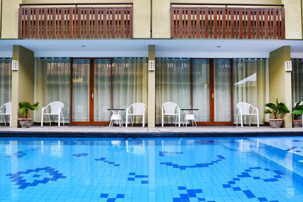 Devata Suites And Residence Легиан Экстерьер фото