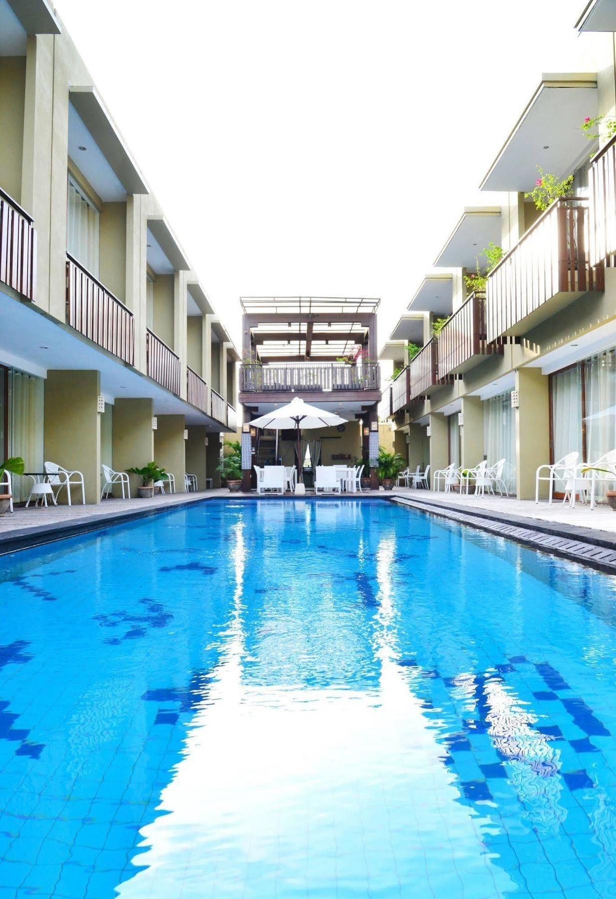 Devata Suites And Residence Легиан Экстерьер фото