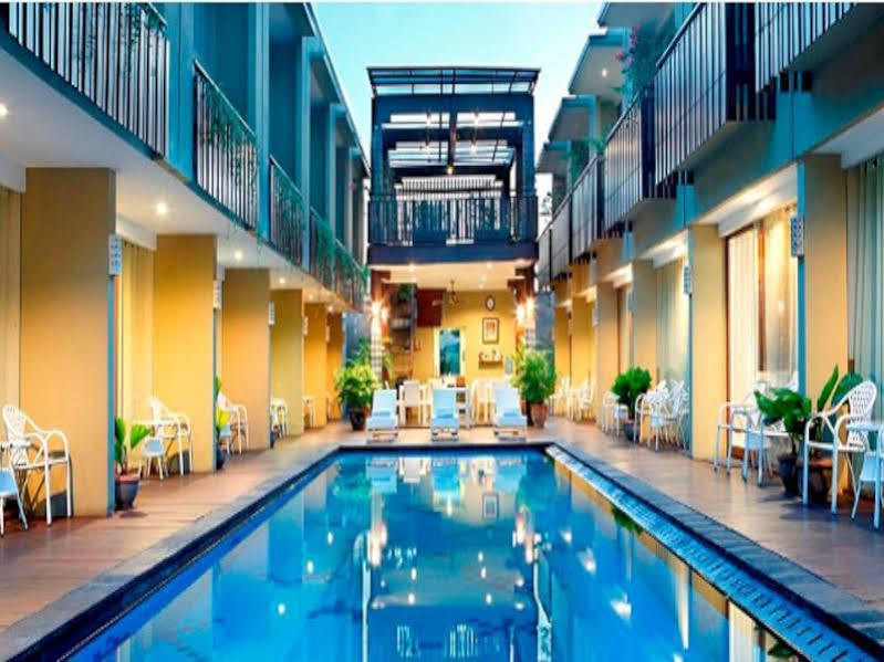 Devata Suites And Residence Легиан Экстерьер фото